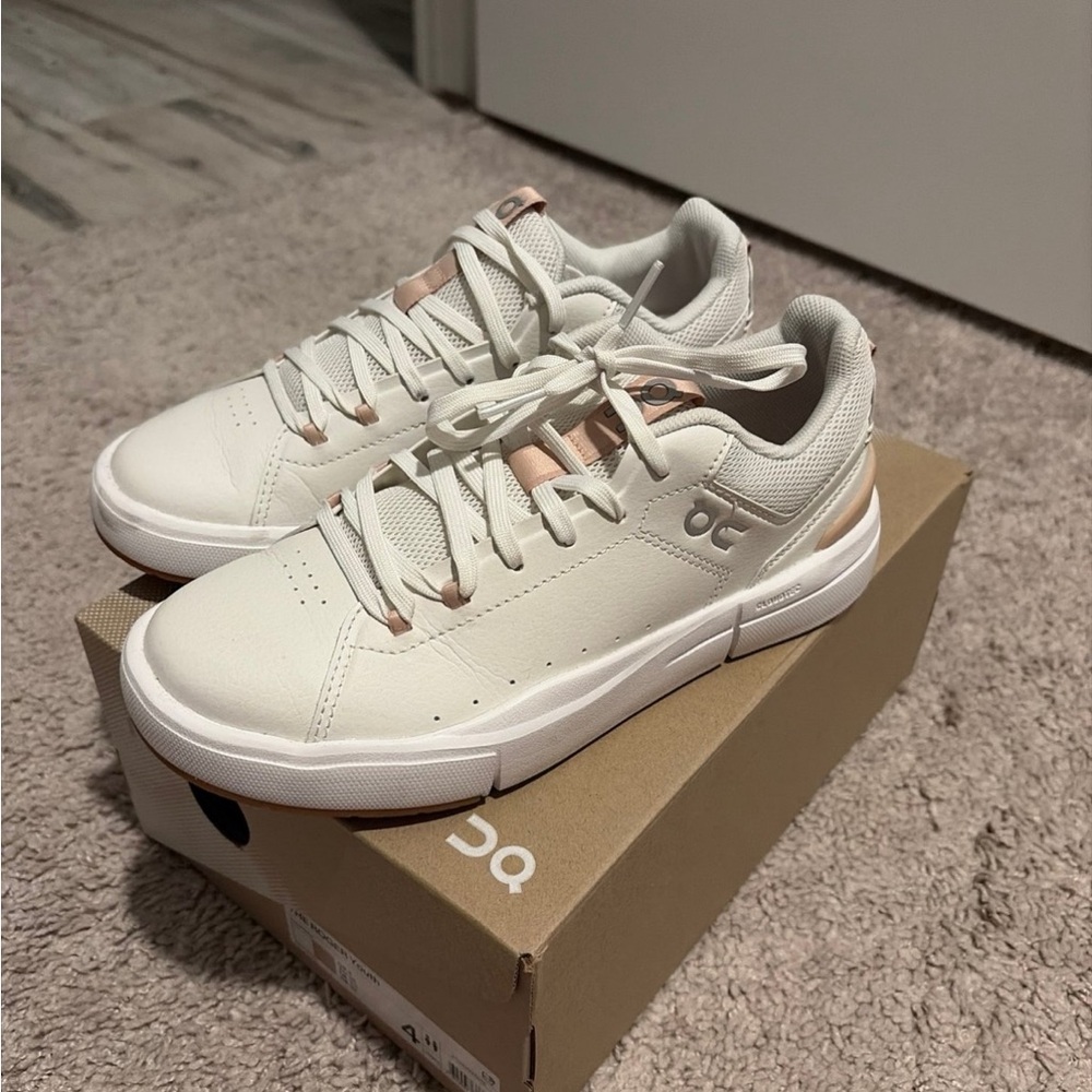 Girls Youth On Cloud The Roger Ivory & Rose Gold Sneakers